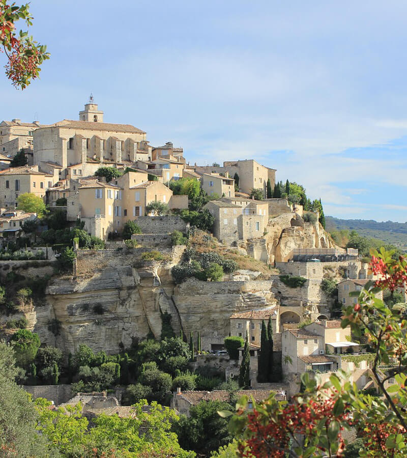 Blick auf die Altstadt von Gordes in der Provence in Frankreich