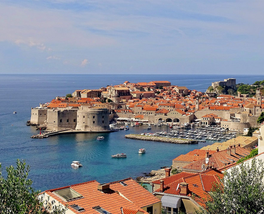 Foto eines alten Hafens in Kroatien als Urlaubsziel