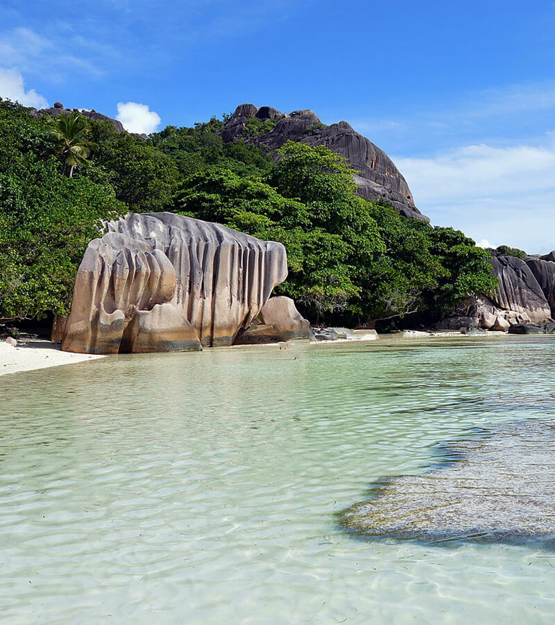 Blick auf den traumhaften Strand der Seychellen