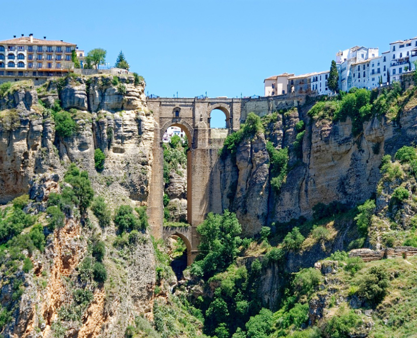 Blick auf die Brücke von Ronda Andalusien in Spanien