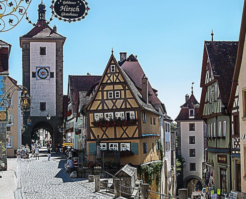 Blick auf die Straße beim Plönlein in Rothenburg ob der Tauber buchbar bei Olivers Touristik World