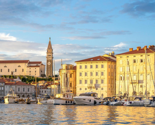 Blick auf den Hafen von Piran Slowenien buchbar bei Olivers Touristik World