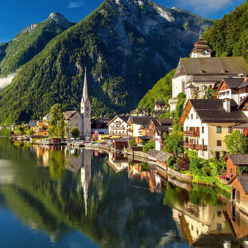 Blick auf den See und den Ort Hallstatt in Oberösterreich buchbar bei Olivers Touristik World