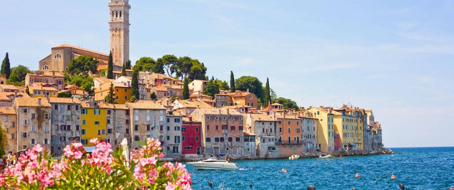 Blick auf die Altstadt von Rovinj Kroatien Blick auf die Altstadt von Rovinj in Kroatien