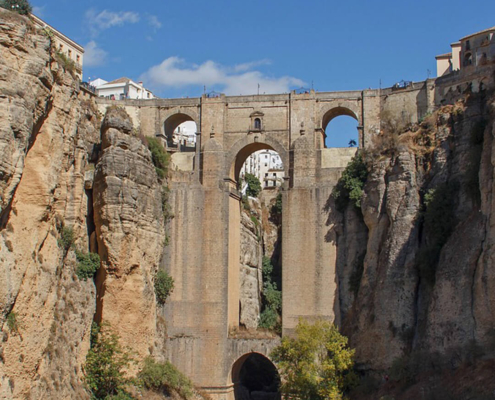 Blick auf die Puente Nuevo das Wahrzeichen von Ronda in Andalusien Spanien buchbar bei Olivers Touristik World