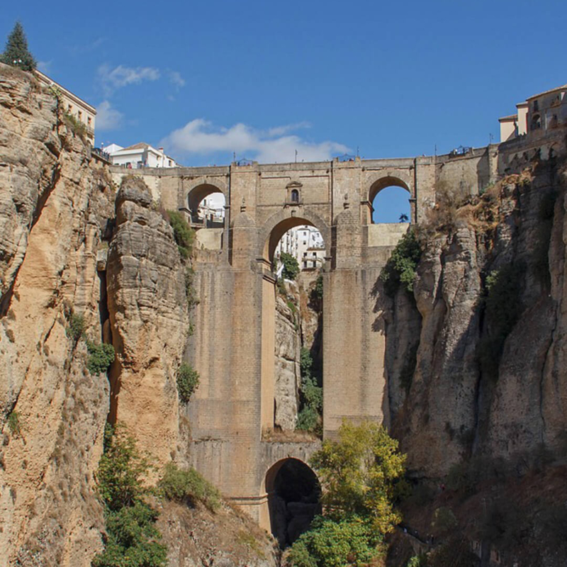Blick auf die Puente Nuevo das Wahrzeichen von Ronda in Andalusien Spanien buchbar bei Olivers Touristik World