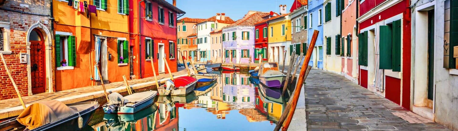 Blick auf einen Kanal in Burano