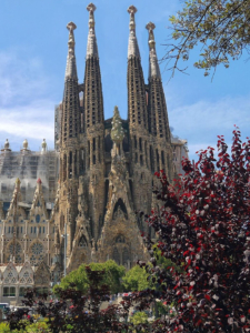 Blick auf die Sagrada Familia in Barcelona Spanien 