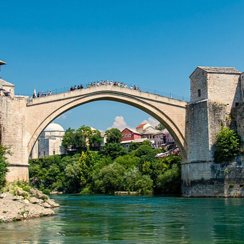 Blick auf die alte Brücke in Stari Most Mostar Bosnien Herzegowina