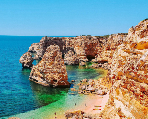 Strand in Benagil an der Algarve in Portugal bei Olivers Touristik World buchbar