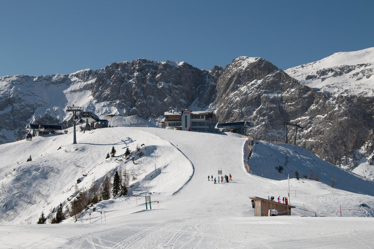 Blick auf die Skipiste im Skigebiet Nassfeld in Kärnten in Österreich
