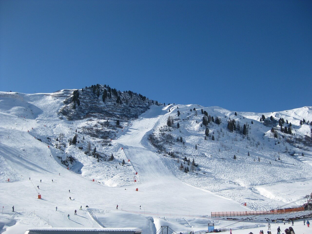 Blick auf das Skigebiet rund um Mayrhofen im Zillertal in Österreich