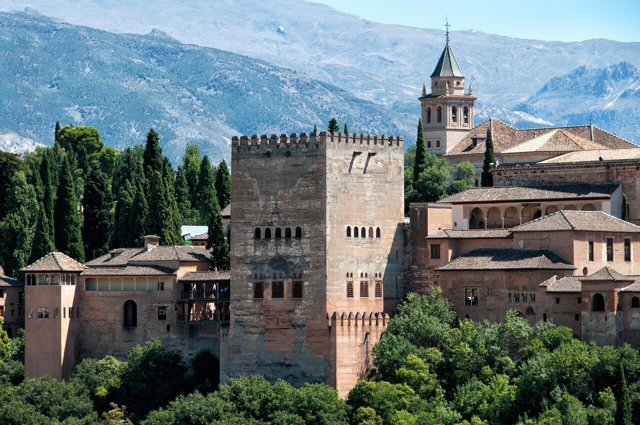 Blick auf die Alhambra in Granada Andalusien Spanien City Reisen Bucket-List-Reisen Europa bei Olivers Touristik World