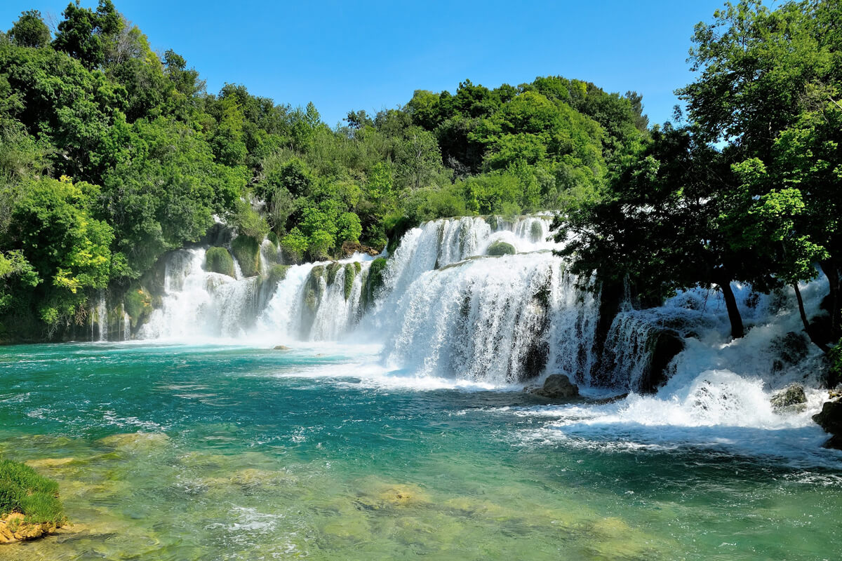 Blick auf die Krka Wasserfälle in Norddalmatien Kroatien