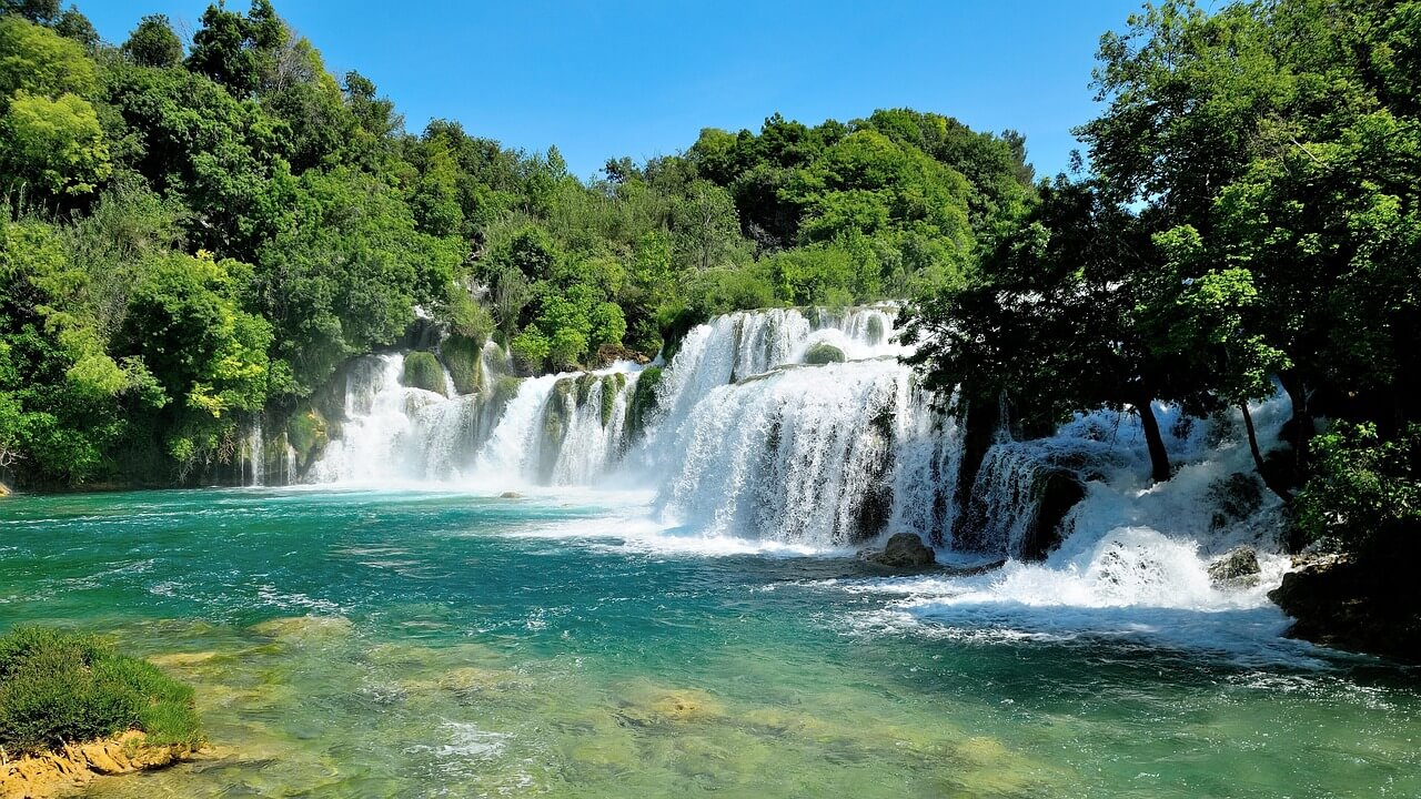 Blick auf den Wasserfall der Krka Wasserfälle in Kroatien