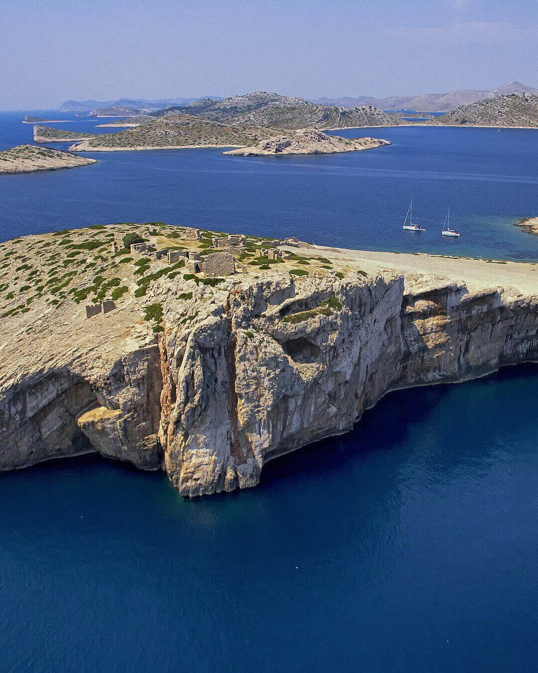 Die Klippen der fantastischen Inselwelt der Kornaten in Kroatien Die Klippen der fantastischen Inselwelt der Kornaten in Kroatien
