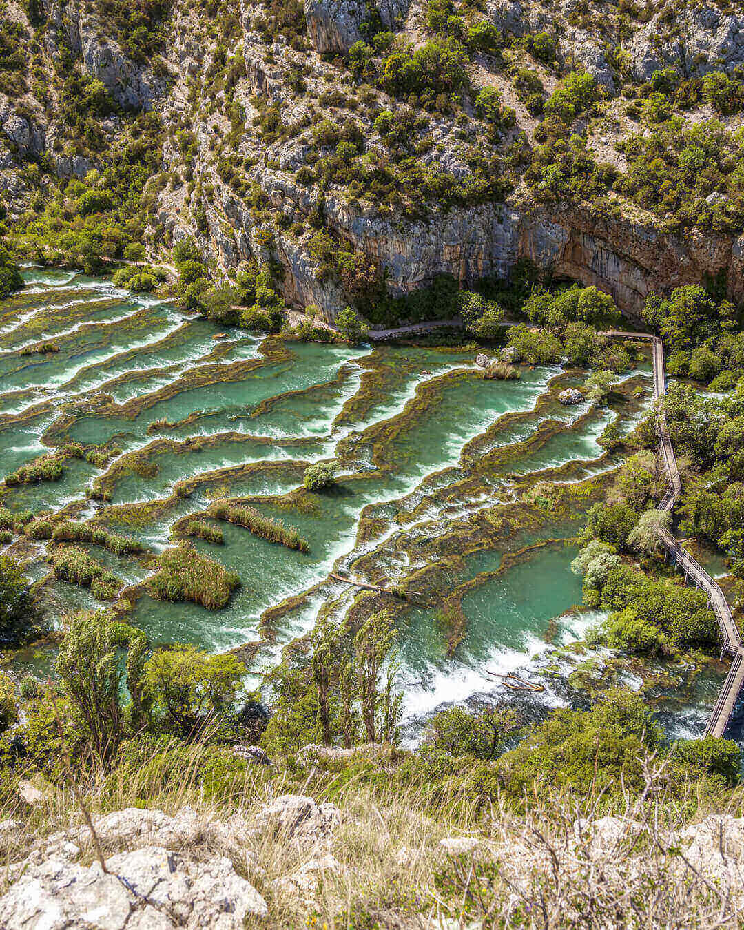 Luftaufnahme vom Wasserfall Roski Slab im Krka Nationalpark in Kroatien Luftaufnahme vom Wasserfall Roski Slab im Krka Nationalpark in Kroatien