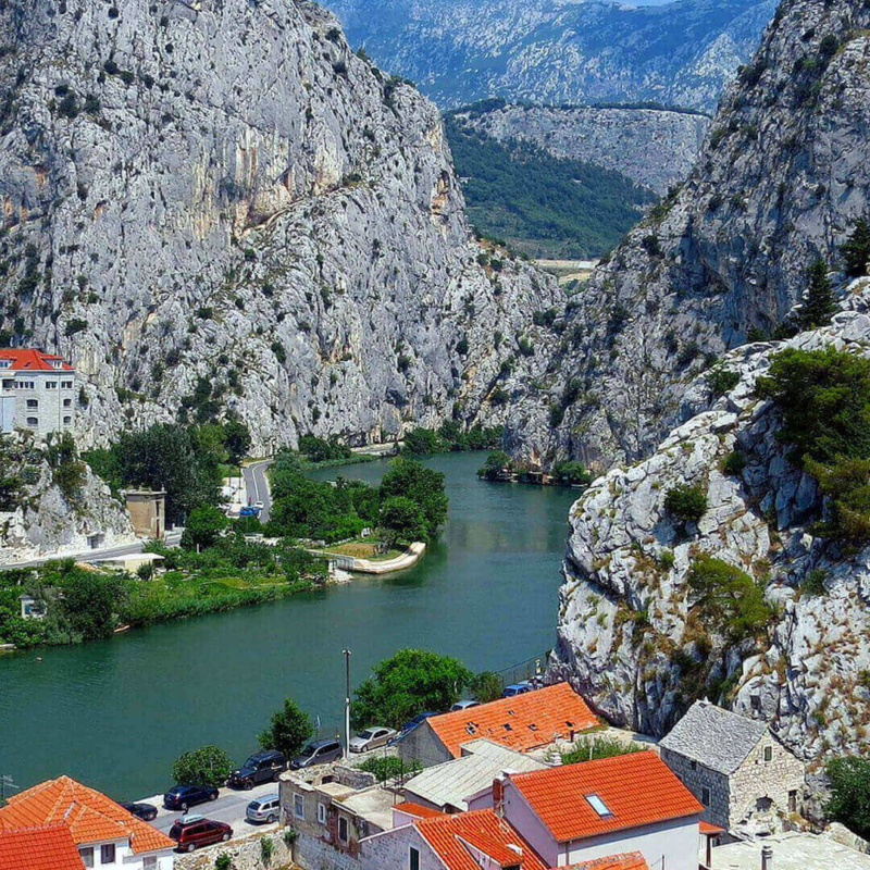 Omis mit Cetina River und den Cetina Canyon